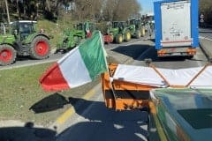 Presidio degli agricoltori nei pressi del casello di Bettolle in Valdichiana Arezzo