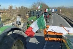 Presidio degli agricoltori nei pressi del casello di Bettolle in Valdichiana Arezzo